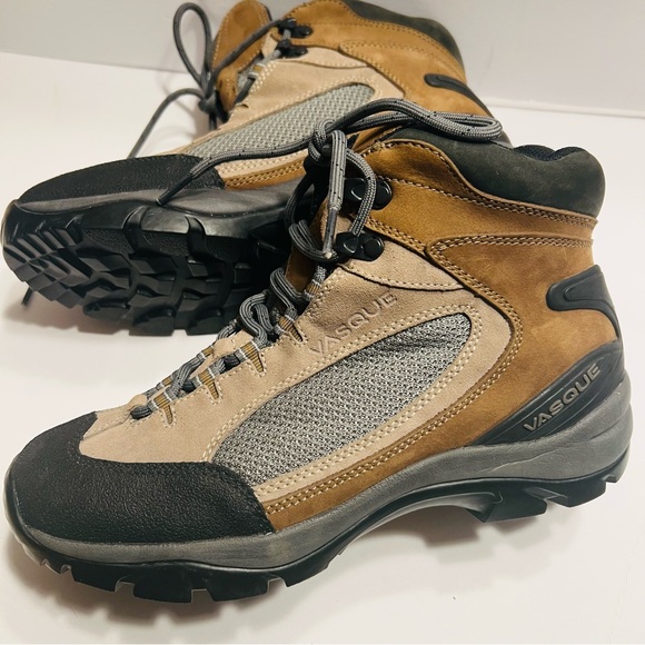 Vasque Shoes - Vasque Women’s 10.5 M HIKING boots NEW never worn  Multi-Tone Rain Snow Outdoors